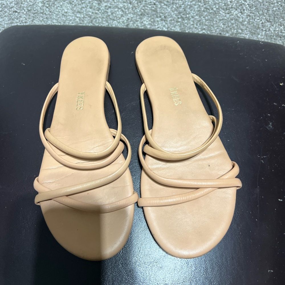 TKEES Woman’s Beige Slip On Strappy Flats Sandals Size 8